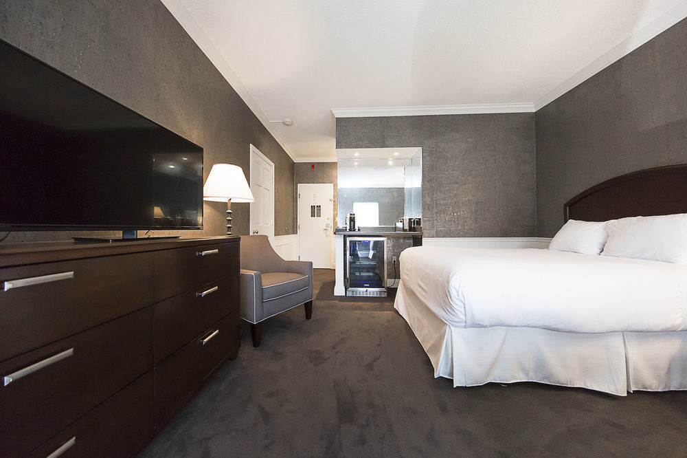 The Grand 4* Howland Corners